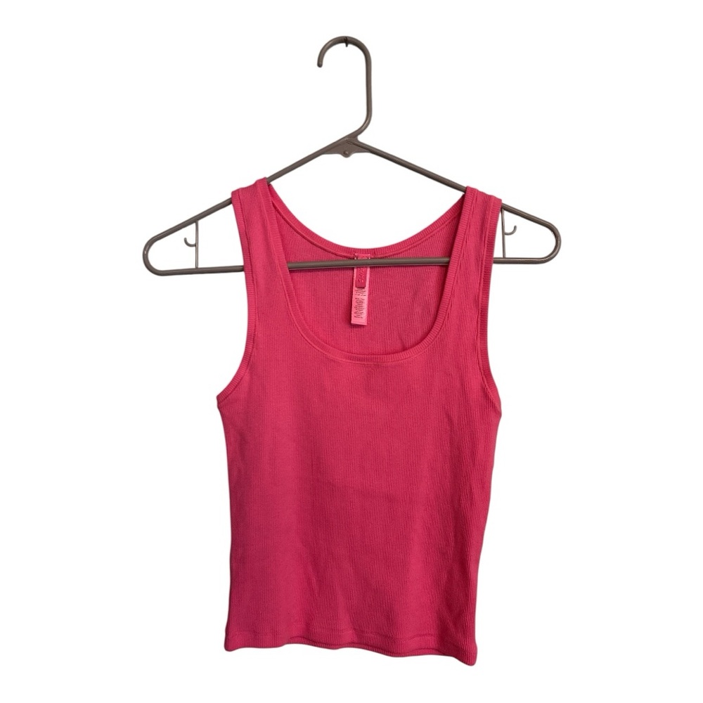SKIMS Ribbed Tank in Sugar Pink